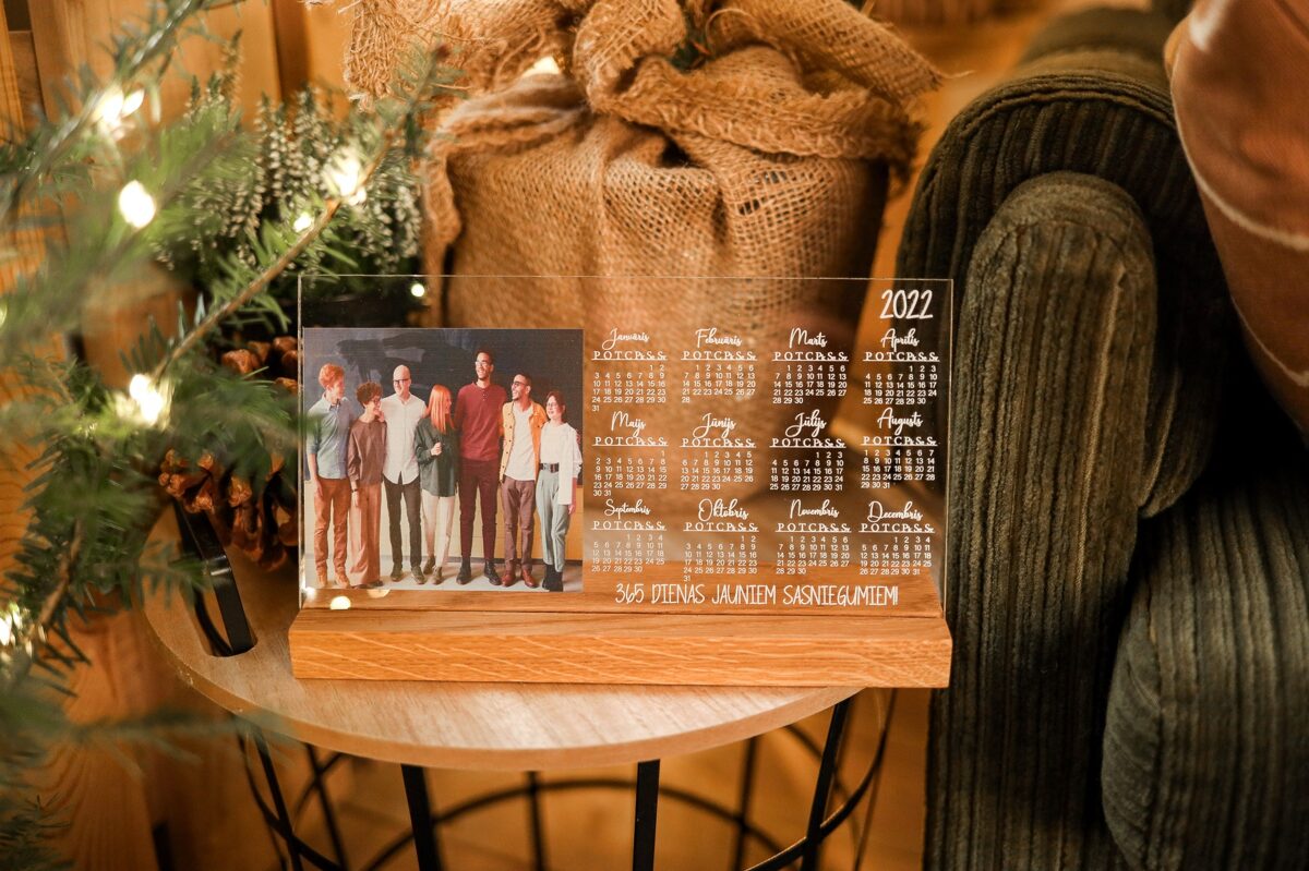 Stikla galda kalendārs ar foto