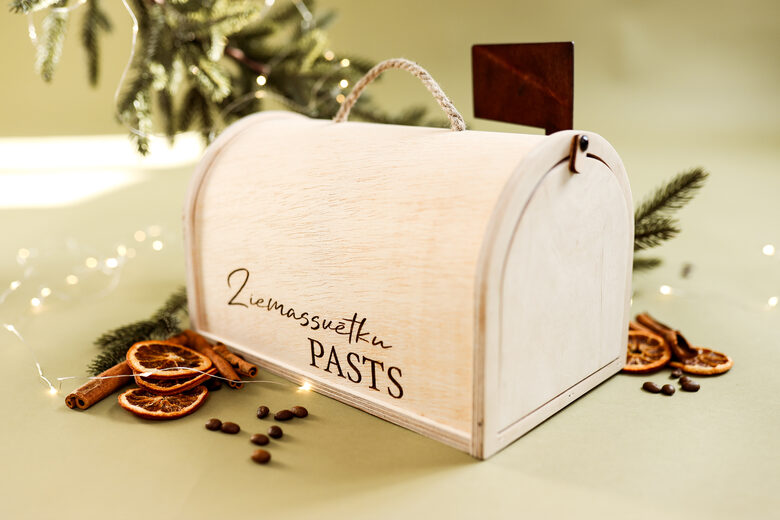 Pasta sūtījumu kaste