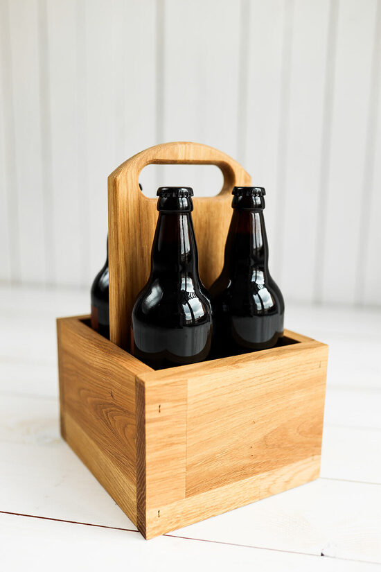 Divi vienā: Ozola alus kaste ar izņemamu servējamo dēlīti