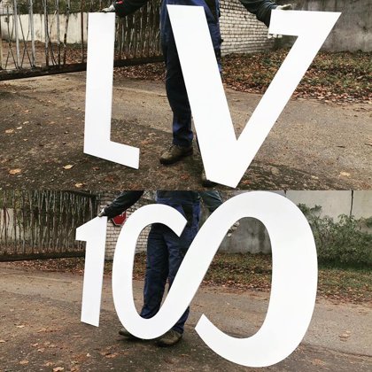 lielformāta dekors no koka