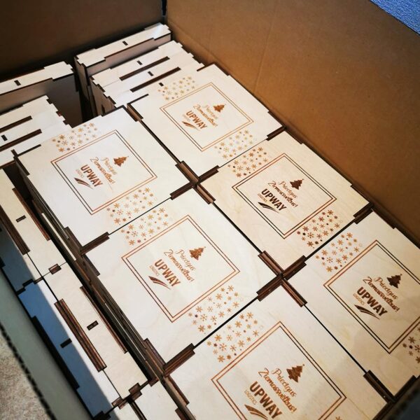 eglīšu rotājumu kaste