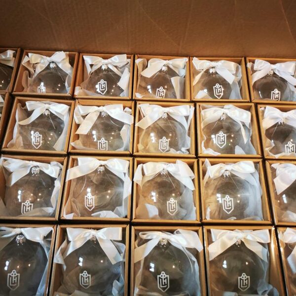 Rotājumi ar uzrakstu