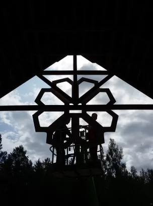 lielformāta dekorācija no koka